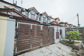 Double Storey Setia Indah Chill Homestay nr Austin by Our Stay